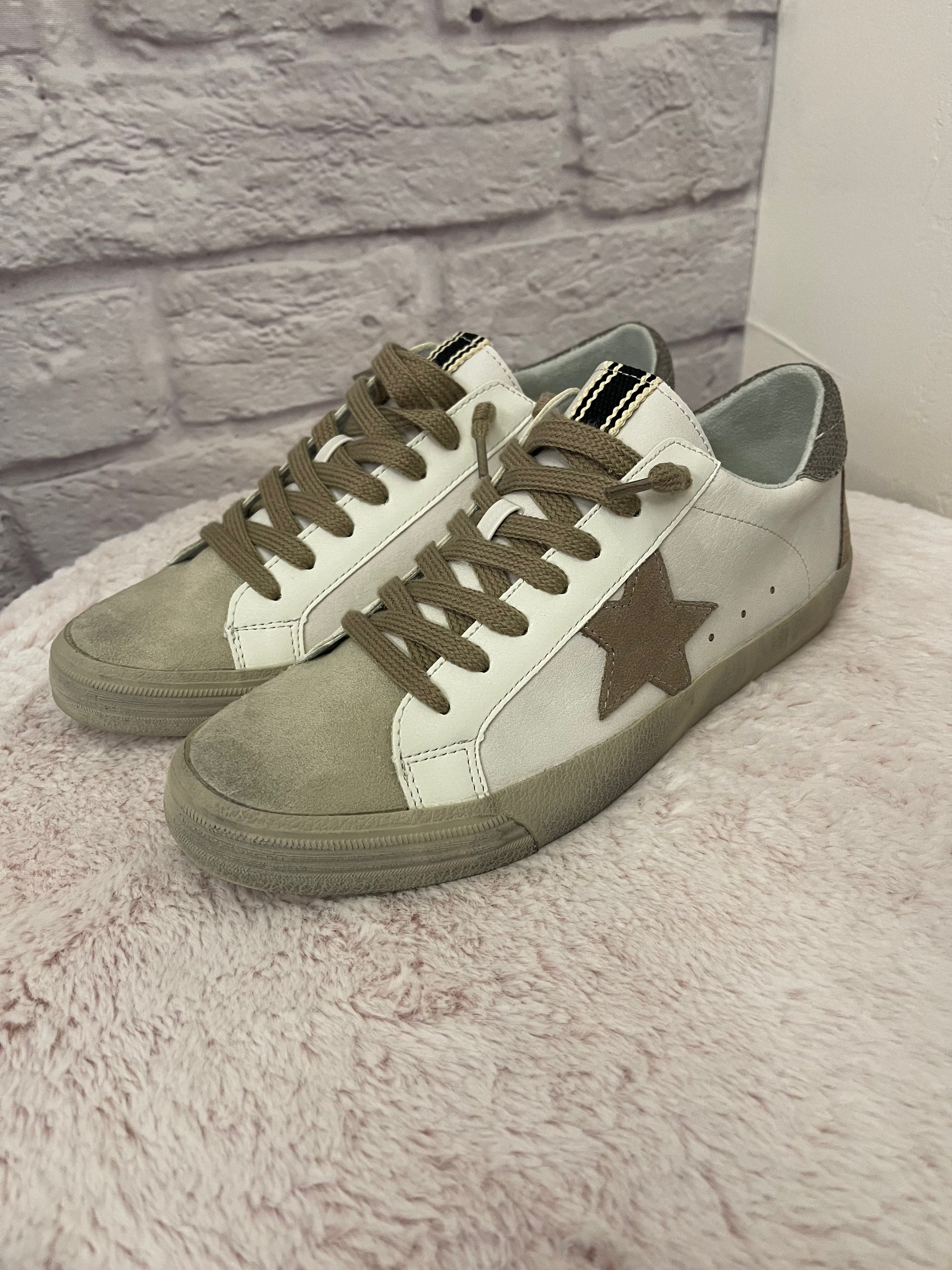 Pilar Sneakers