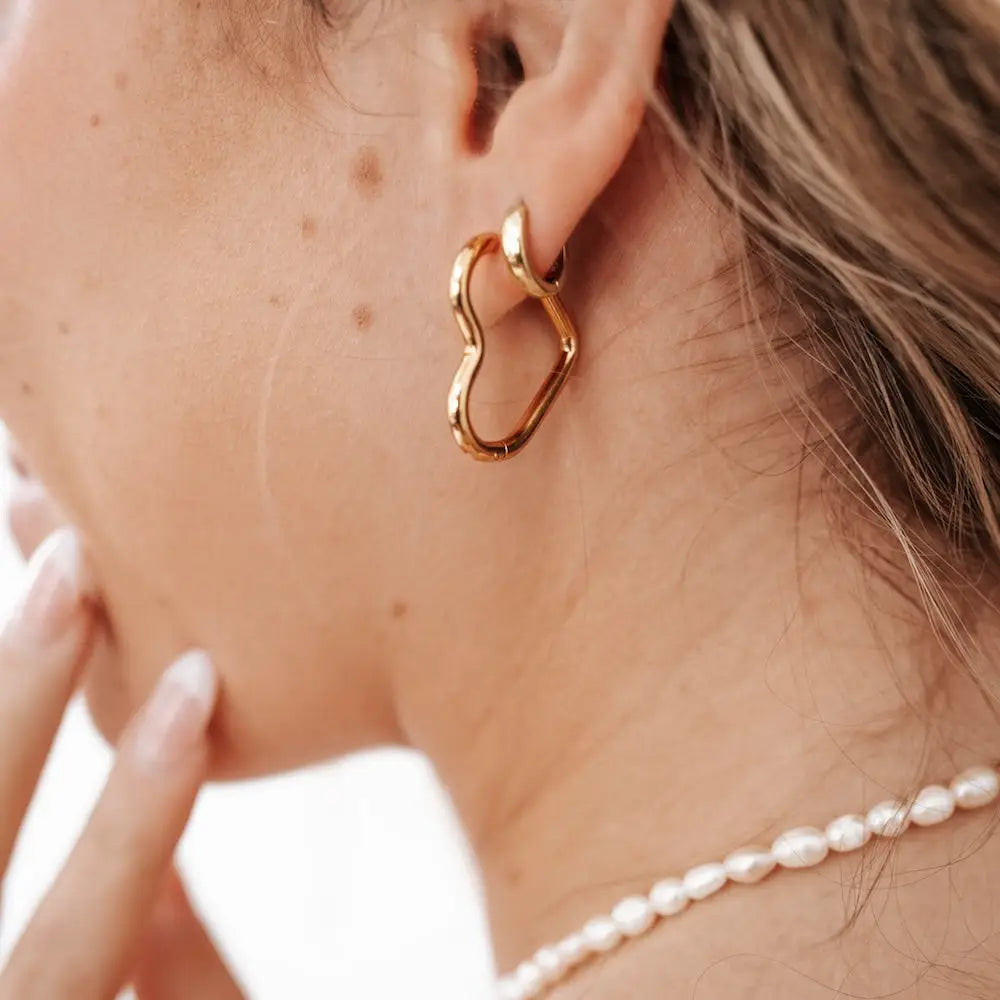 Pretty Simple- Heart Hoop Earrings