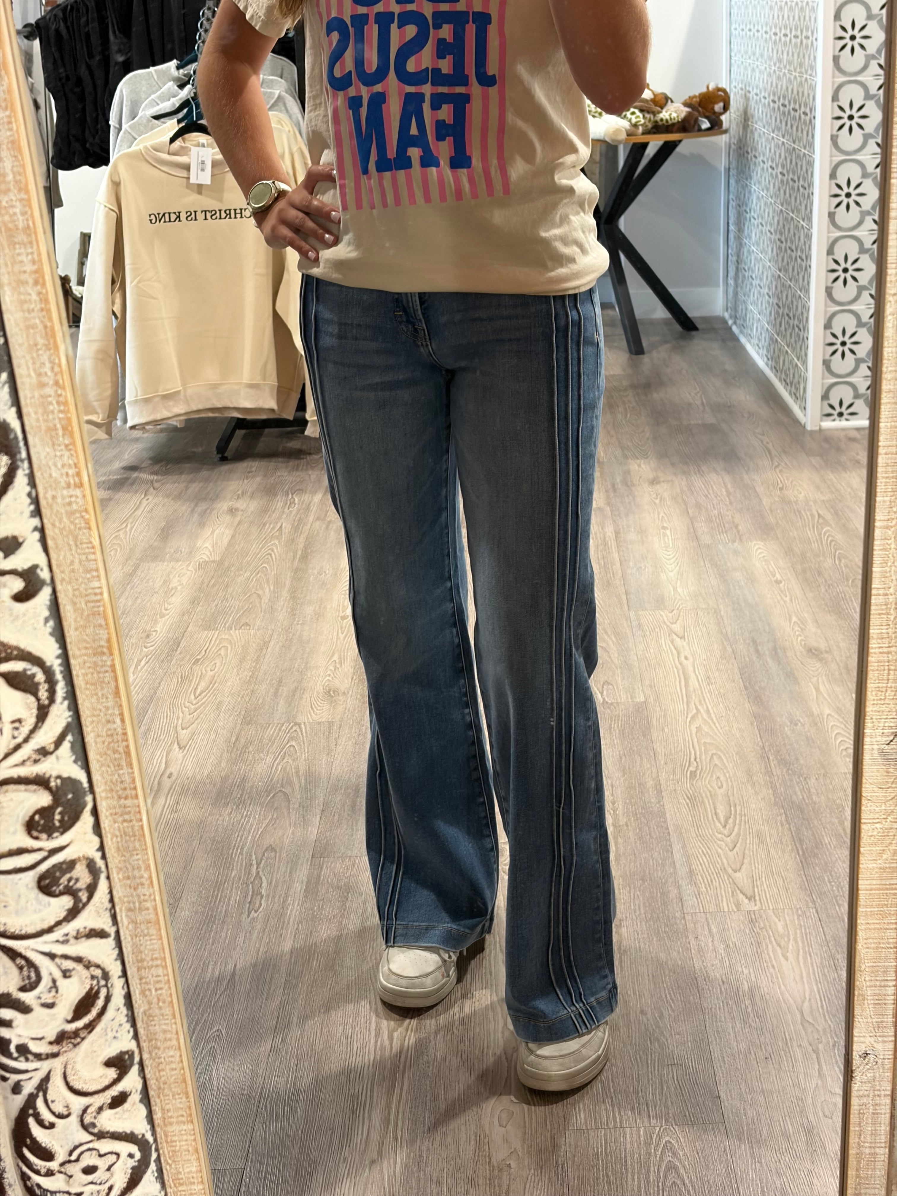 Hidden- Happi comfort flare-dark wash