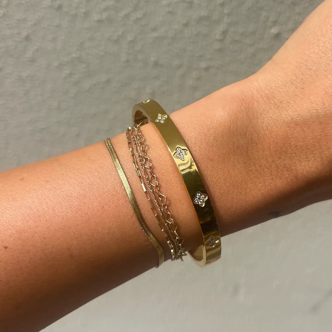 Flora Gold Bangle
